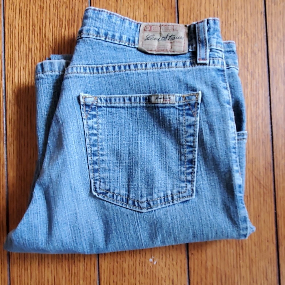 Levi Strauss Signature Straight Leg mid rise jeans